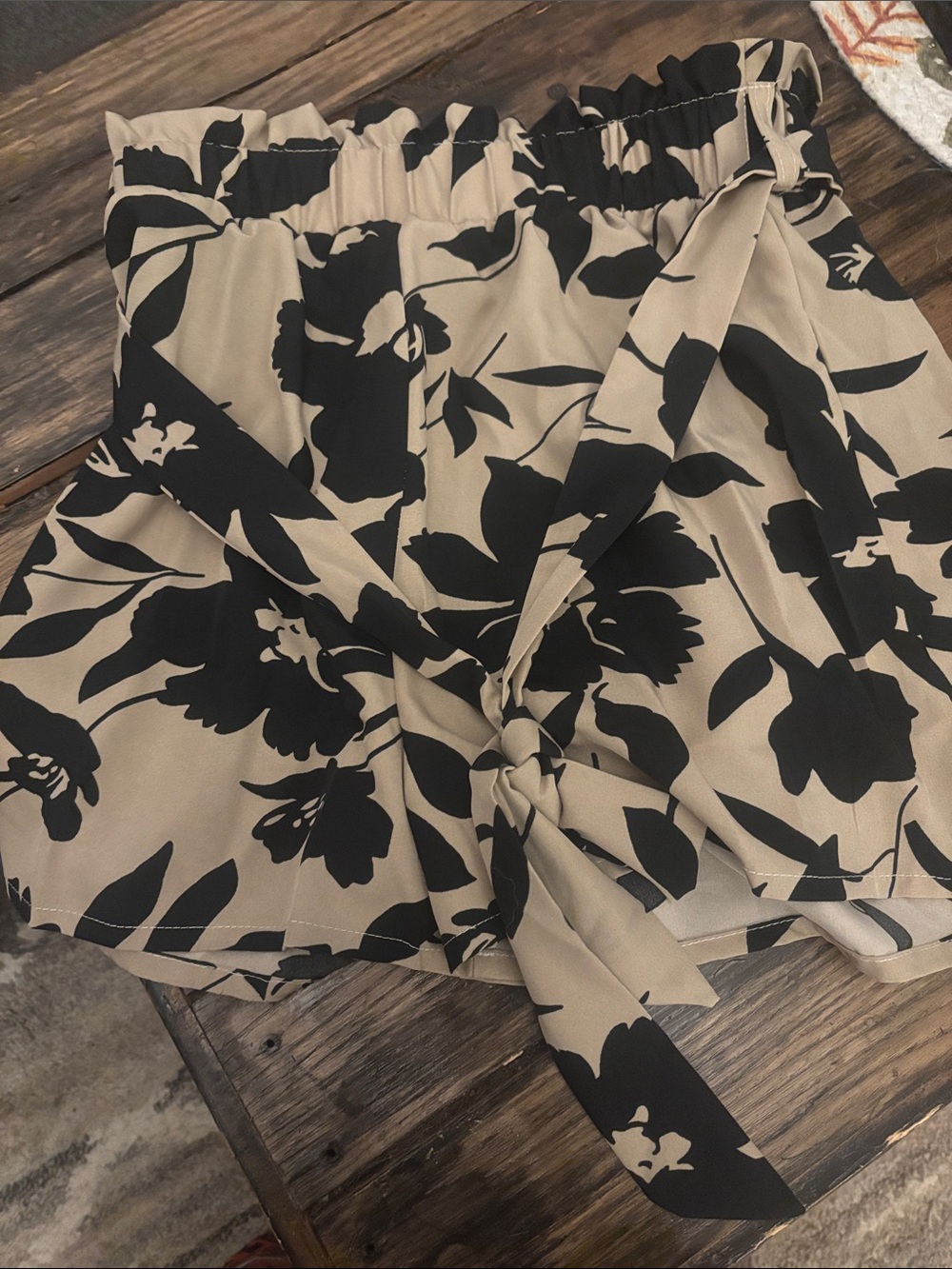 SHEIN Beige and Black High-Waist Floral Tie-Front Women's Shorts